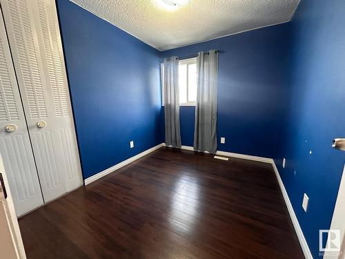 46 Mcleod Pl Nw, Edmonton, AB - Indoor Photo Showing Other Room