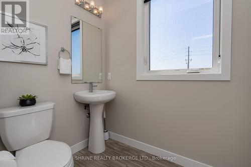 925 Sarnia Road, London, ON - Indoor Photo Showing Bathroom