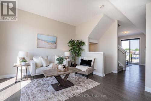 925 Sarnia Road, London, ON - Indoor Photo Showing Living Room