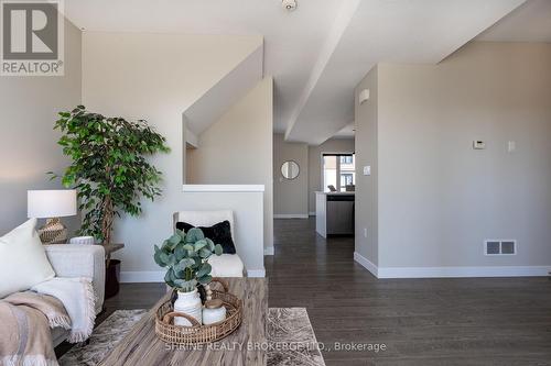 925 Sarnia Road, London, ON - Indoor Photo Showing Living Room