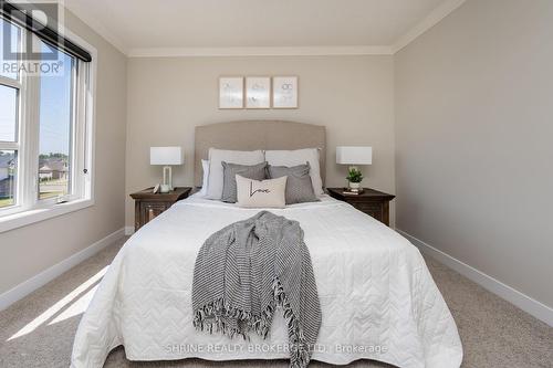 925 Sarnia Road, London, ON - Indoor Photo Showing Bedroom