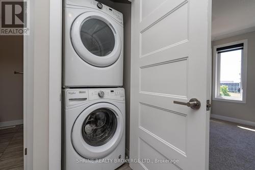 925 Sarnia Road, London, ON - Indoor Photo Showing Laundry Room