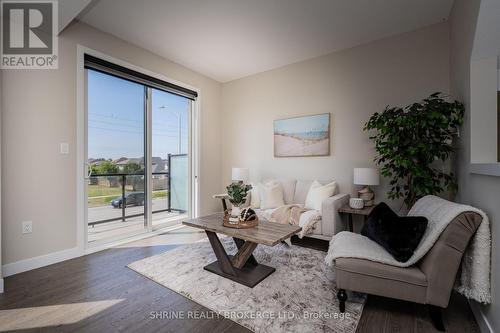 925 Sarnia Road, London, ON - Indoor Photo Showing Living Room