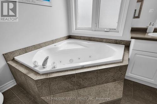 26 Farmhouse Road, London, ON - Indoor Photo Showing Bathroom