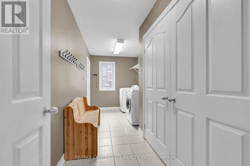 26 Farmhouse Road, London, ON - Indoor Photo Showing Laundry Room