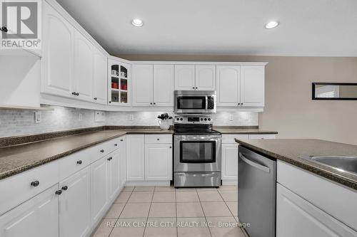 26 Farmhouse Road, London, ON - Indoor Photo Showing Kitchen With Stainless Steel Kitchen