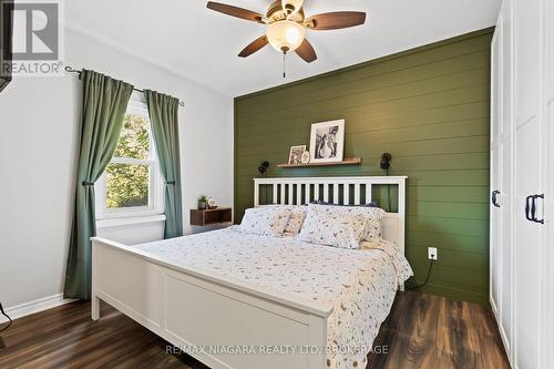 330 Highway 20, Pelham (664 - Fenwick), ON - Indoor Photo Showing Bedroom