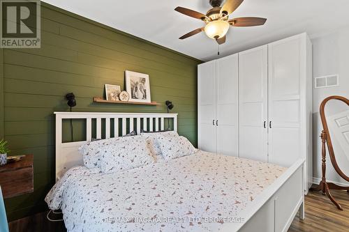 330 Highway 20, Pelham (664 - Fenwick), ON - Indoor Photo Showing Bedroom