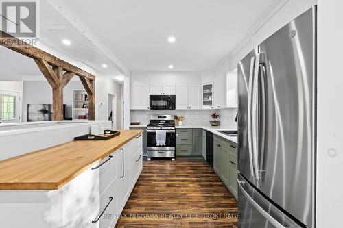 330 Highway 20, Pelham (664 - Fenwick), ON - Indoor Photo Showing Kitchen With Upgraded Kitchen