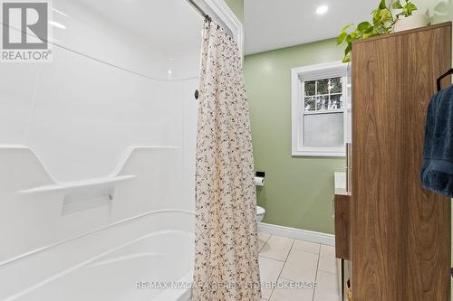 330 Highway 20, Pelham (664 - Fenwick), ON - Indoor Photo Showing Bathroom