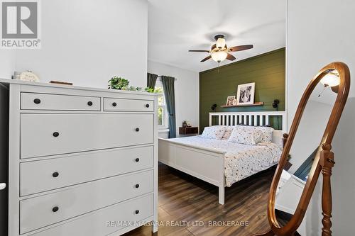 330 Highway 20, Pelham (664 - Fenwick), ON - Indoor Photo Showing Bedroom