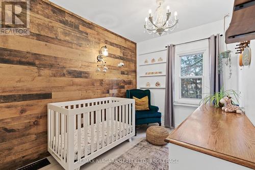 330 Highway 20, Pelham (664 - Fenwick), ON - Indoor Photo Showing Bedroom