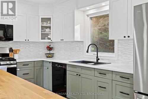 330 Highway 20, Pelham (664 - Fenwick), ON - Indoor Photo Showing Kitchen With Double Sink With Upgraded Kitchen