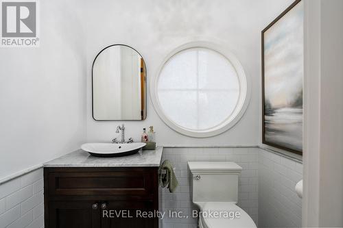 30 Dalhousie Avenue, St. Catharines (438 - Port Dalhousie), ON - Indoor Photo Showing Bathroom