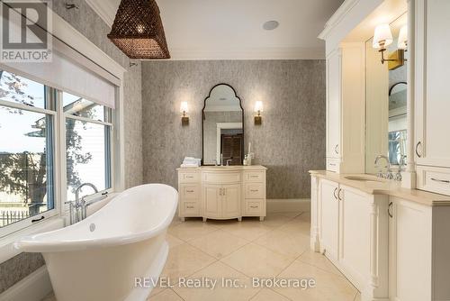 30 Dalhousie Avenue, St. Catharines (438 - Port Dalhousie), ON - Indoor Photo Showing Bathroom