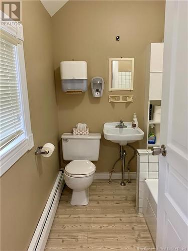 160 Orchard, Dalhousie, NB - Indoor Photo Showing Bathroom