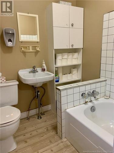 160 Orchard, Dalhousie, NB - Indoor Photo Showing Bathroom