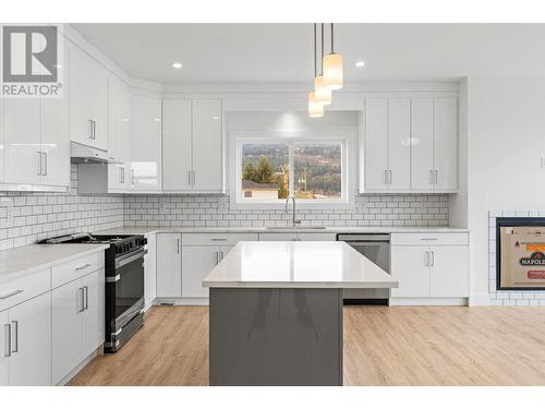 2220 Heitman Street, Enderby, BC - Indoor Photo Showing Kitchen With Upgraded Kitchen