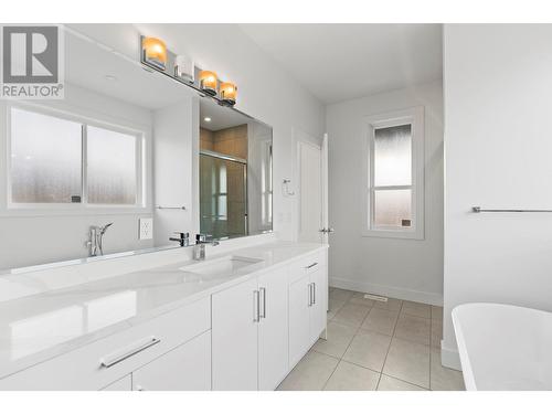 2220 Heitman Street, Enderby, BC - Indoor Photo Showing Bathroom