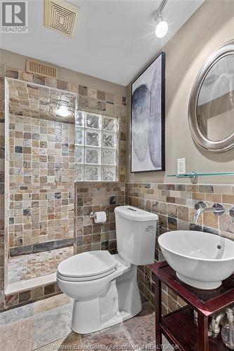 4237 Pearleaf Court, Windsor, ON - Indoor Photo Showing Bathroom