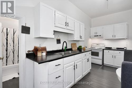 789 Little Hill Street, London, ON - Indoor Photo Showing Kitchen With Double Sink