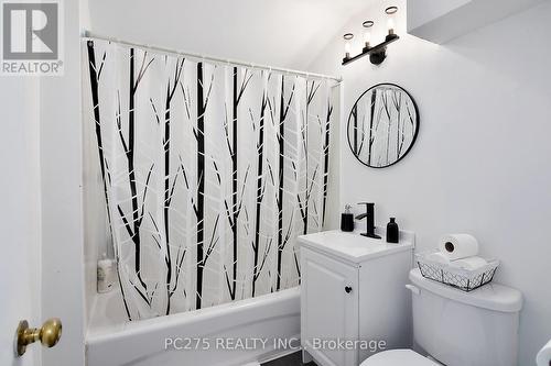 789 Little Hill Street, London, ON - Indoor Photo Showing Bathroom