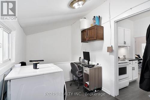 789 Little Hill Street, London, ON - Indoor Photo Showing Laundry Room