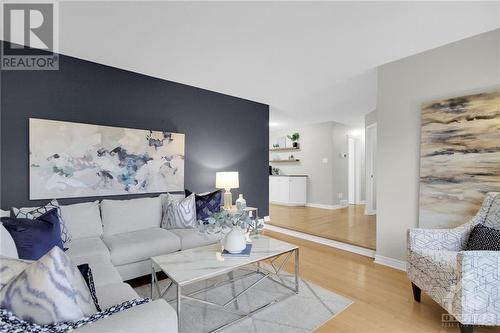 155 Dunlop Crescent, Russell, ON - Indoor Photo Showing Living Room