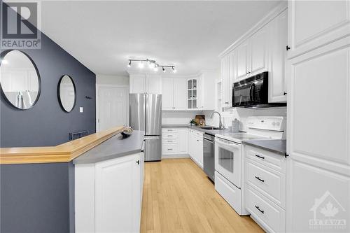 155 Dunlop Crescent, Russell, ON - Indoor Photo Showing Kitchen