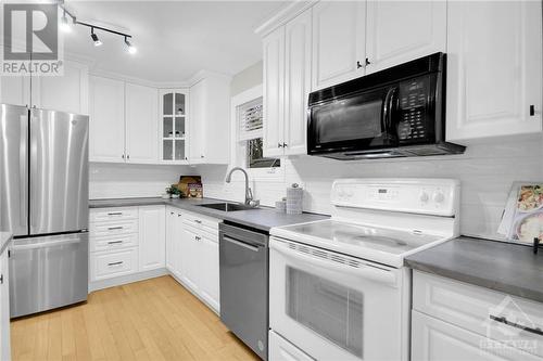 155 Dunlop Crescent, Russell, ON - Indoor Photo Showing Kitchen