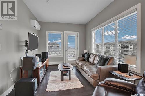 309 702 Hart Road, Saskatoon, SK - Indoor Photo Showing Living Room