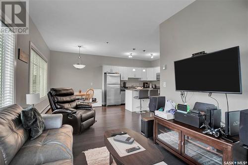 309 702 Hart Road, Saskatoon, SK - Indoor Photo Showing Living Room