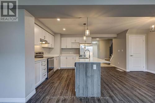 3318 Strawberry Walk, London, ON - Indoor Photo Showing Kitchen