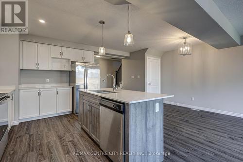 3318 Strawberry Walk, London, ON - Indoor Photo Showing Kitchen With Double Sink