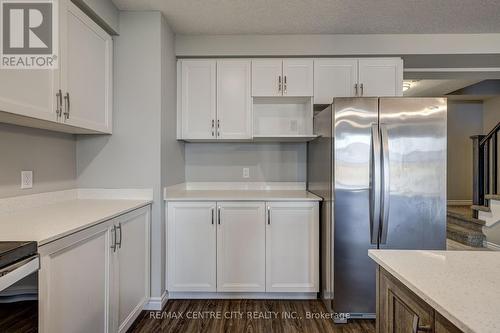 3318 Strawberry Walk, London, ON - Indoor Photo Showing Kitchen