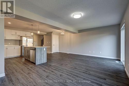 3318 Strawberry Walk, London, ON - Indoor Photo Showing Kitchen