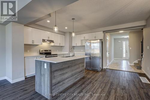 3318 Strawberry Walk, London, ON - Indoor Photo Showing Kitchen With Double Sink With Upgraded Kitchen