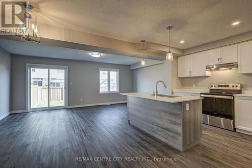 3318 Strawberry Walk, London, ON - Indoor Photo Showing Kitchen With Upgraded Kitchen