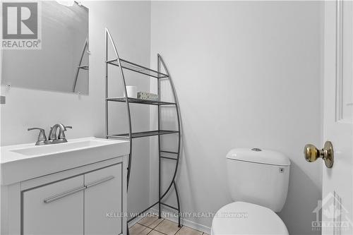 1493 Ballard Court, Cyrville - Carson Grove - Pineview (2204 - Pineview), ON - Indoor Photo Showing Bathroom