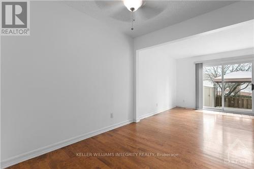 1493 Ballard Court, Cyrville - Carson Grove - Pineview (2204 - Pineview), ON - Indoor Photo Showing Kitchen