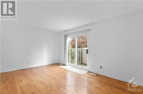 1493 Ballard Court, Cyrville - Carson Grove - Pineview (2204 - Pineview), ON - Indoor Photo Showing Living Room