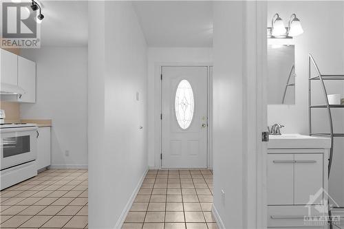 1493 Ballard Court, Ottawa, ON - Indoor Photo Showing Kitchen