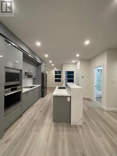 63 Warren Trail, Welland, ON - Indoor Photo Showing Kitchen With Double Sink