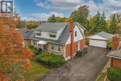 25 SUNNING HILL AVENUE  Hamilton, ON L8T 1B3