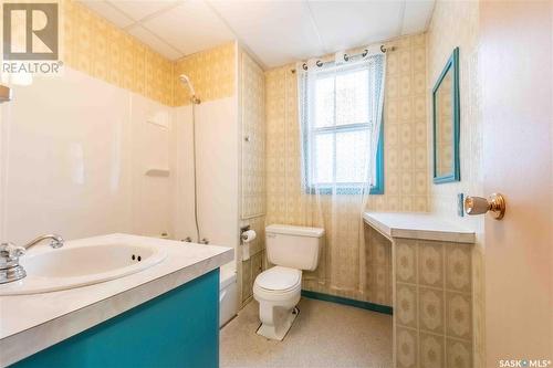 121 Lillooet Street E, Moose Jaw, SK - Indoor Photo Showing Bathroom