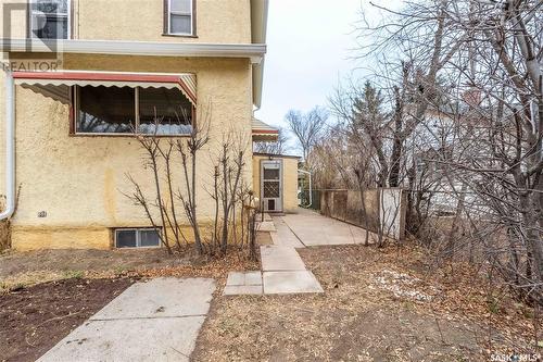 121 Lillooet Street E, Moose Jaw, SK - Outdoor