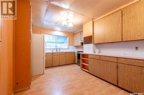 121 Lillooet Street E, Moose Jaw, SK - Indoor Photo Showing Kitchen