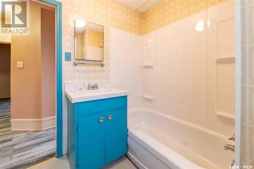 121 Lillooet Street E, Moose Jaw, SK - Indoor Photo Showing Bathroom