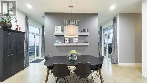 8539 Vance Drive, Lambton Shores, ON - Indoor Photo Showing Dining Room