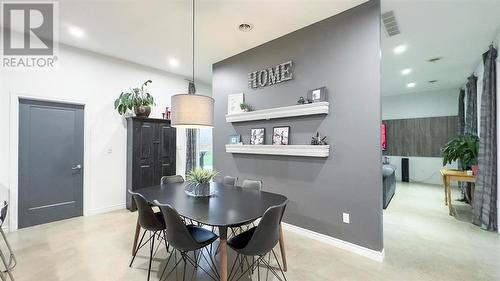 8539 Vance Drive, Lambton Shores, ON - Indoor Photo Showing Dining Room